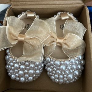 Pearl Shoes & Bow baby girl
